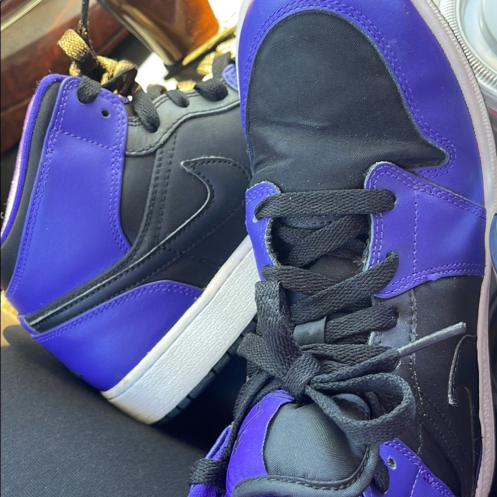 Nike Jordans Boys Size 6 Woman’s size 7.5